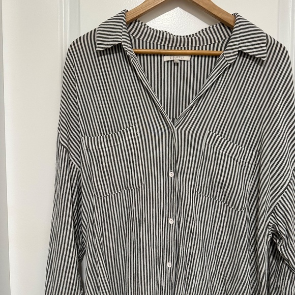 Z Supply | Women’s Long Sleeve Gray and White Stripe Button Down Shirt - Picture 3 of 8
